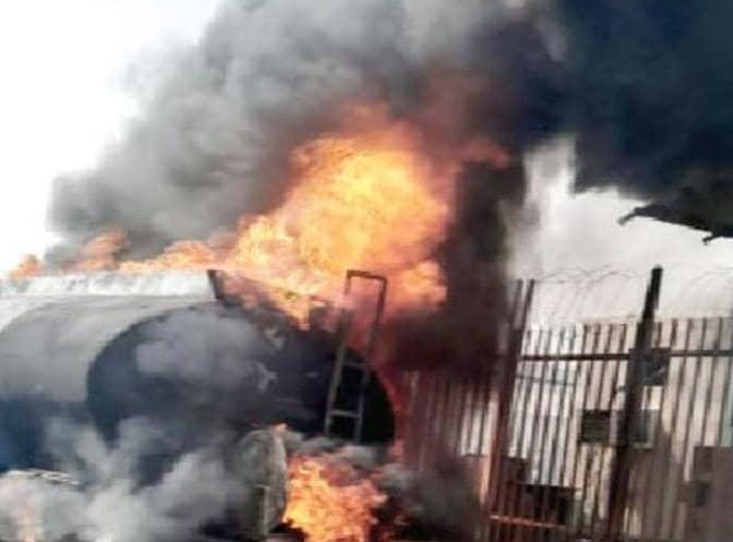 Tragic weekend in Niger as 70 burnt scooping petrol from crashed tanker ...